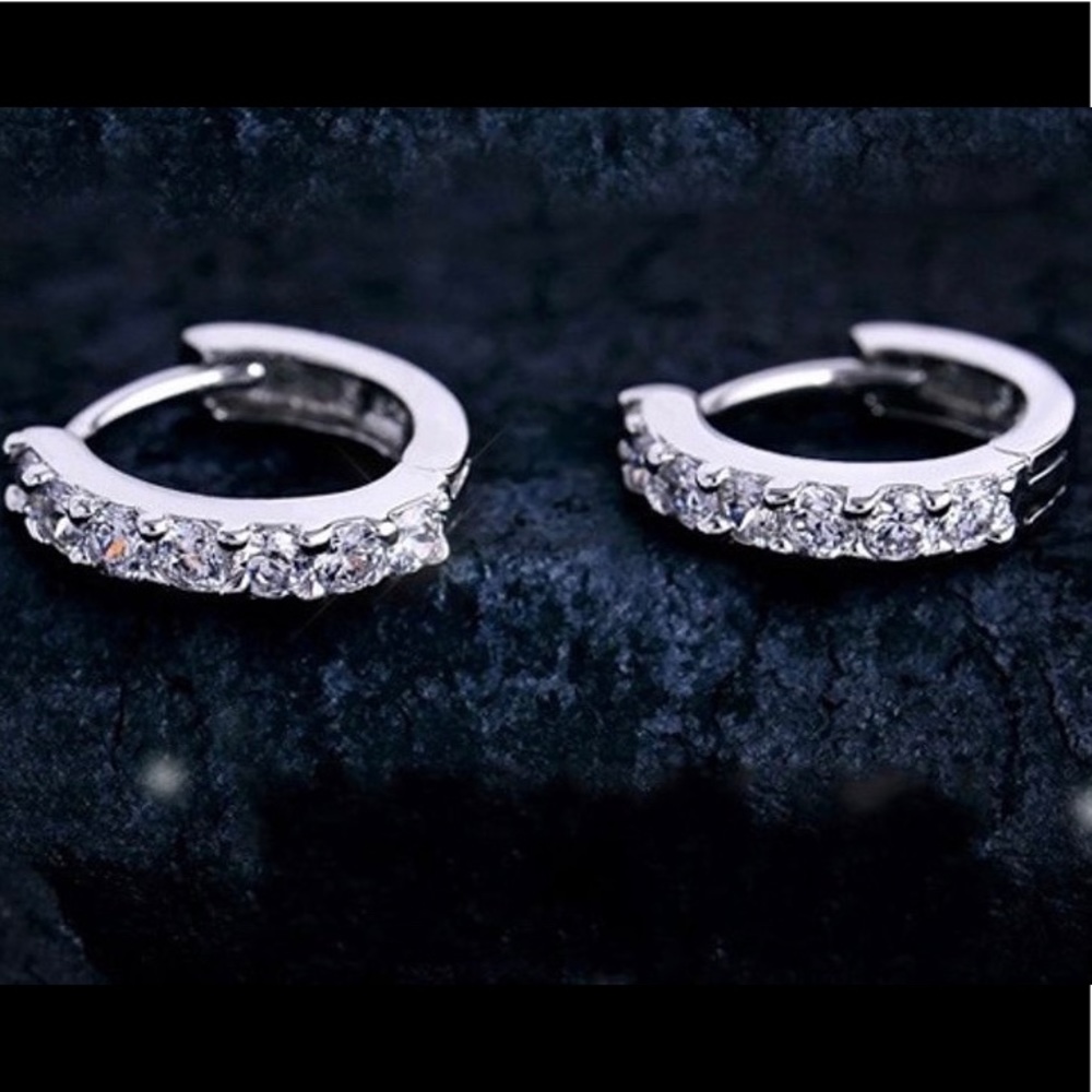NEW! 925 Crystal Huggies💎💝🎁